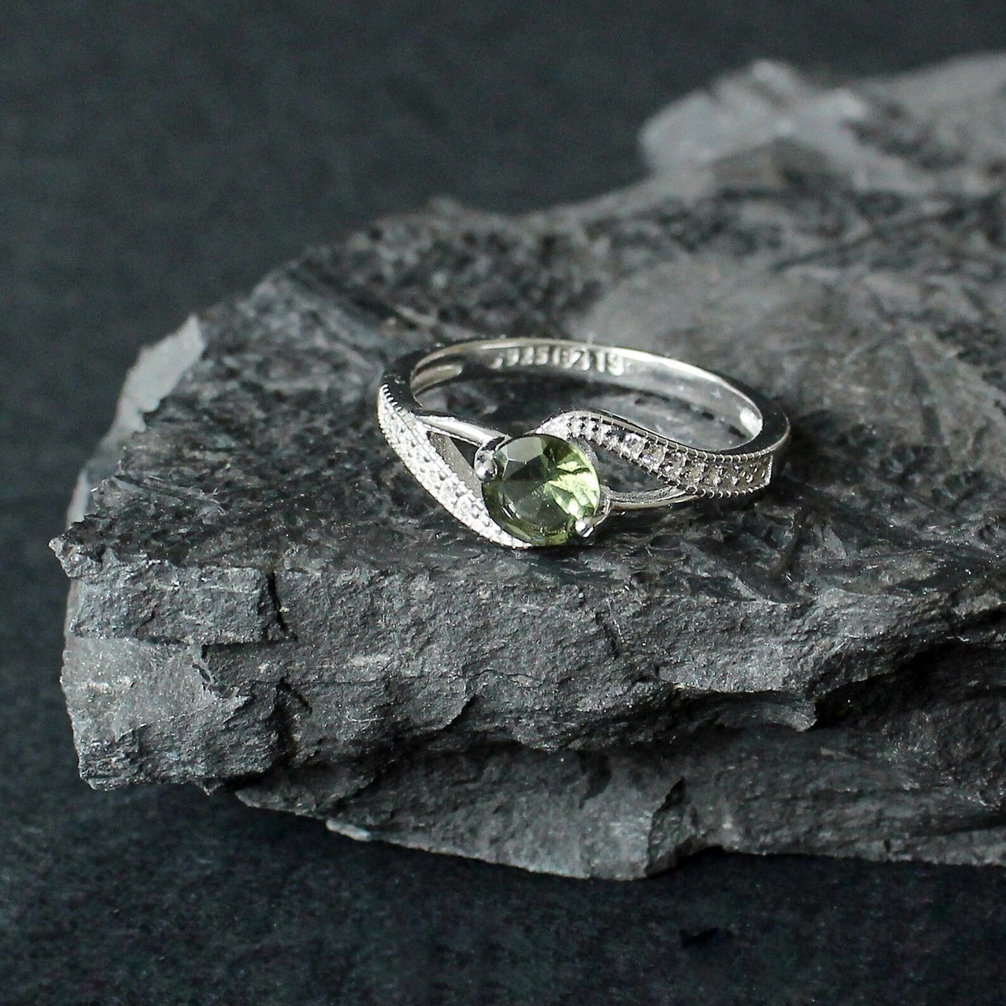 6 mm Genuine moldavite ring 6mm stone, real Moldavite ring Silver, Czech moldavite ring with certificate Moldavite jewelry Moldavite wedding ring