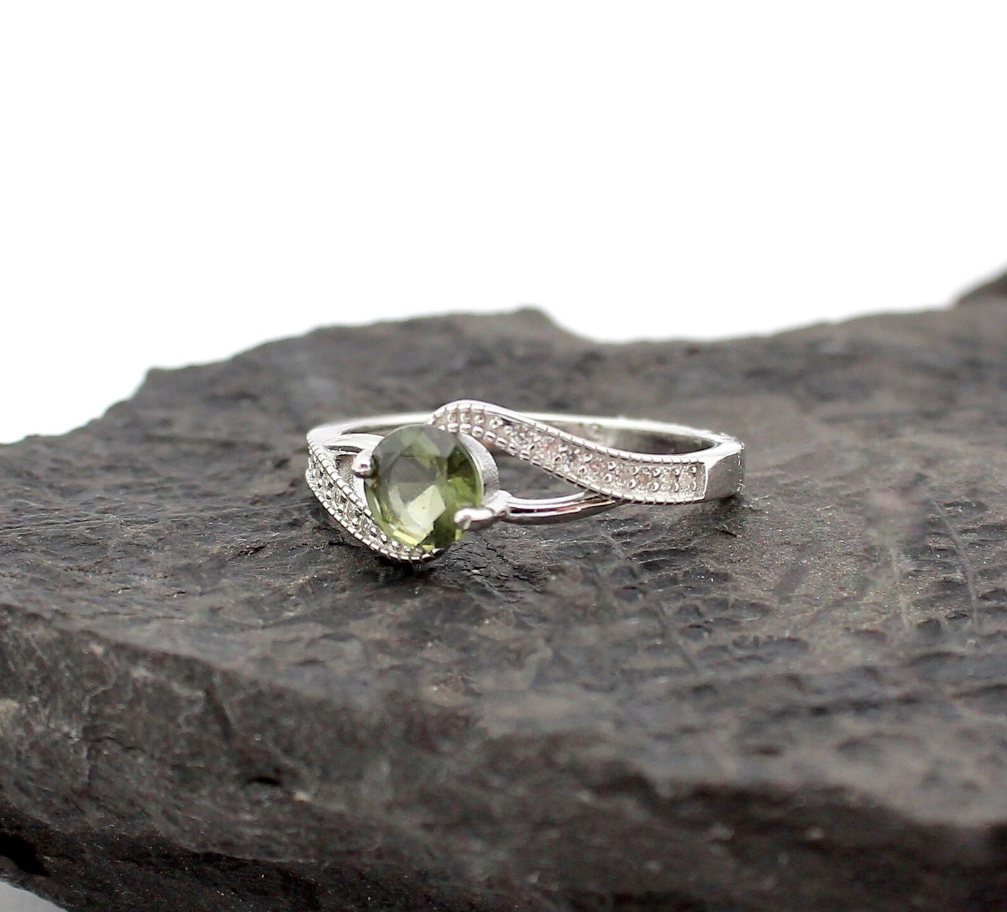 6 mm Genuine moldavite ring 6mm stone, real Moldavite ring Silver, Czech moldavite ring with certificate Moldavite jewelry Moldavite wedding ring