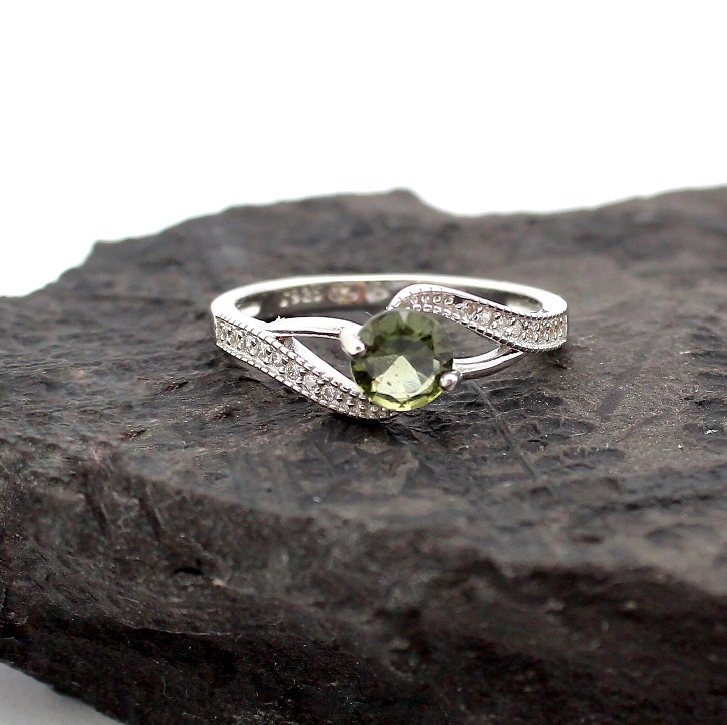 6 mm Genuine moldavite ring 6mm stone, real Moldavite ring Silver, Czech moldavite ring with certificate Moldavite jewelry Moldavite wedding ring