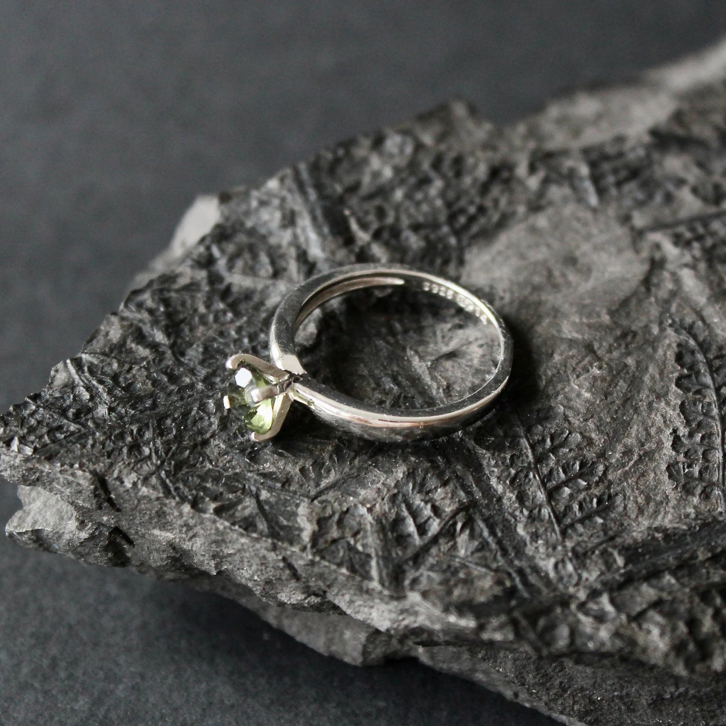 Genuine moldavite ring 6mm stone, real Moldavite ring Silver, Czech moldavite ring with certificate Moldavite jewelry Moldavite wedding ring