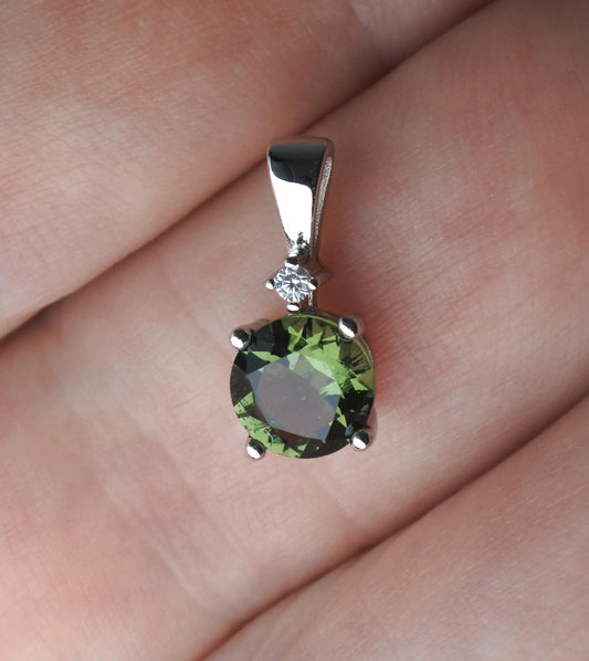 7 mm stone real MOLDAVITE Pendant