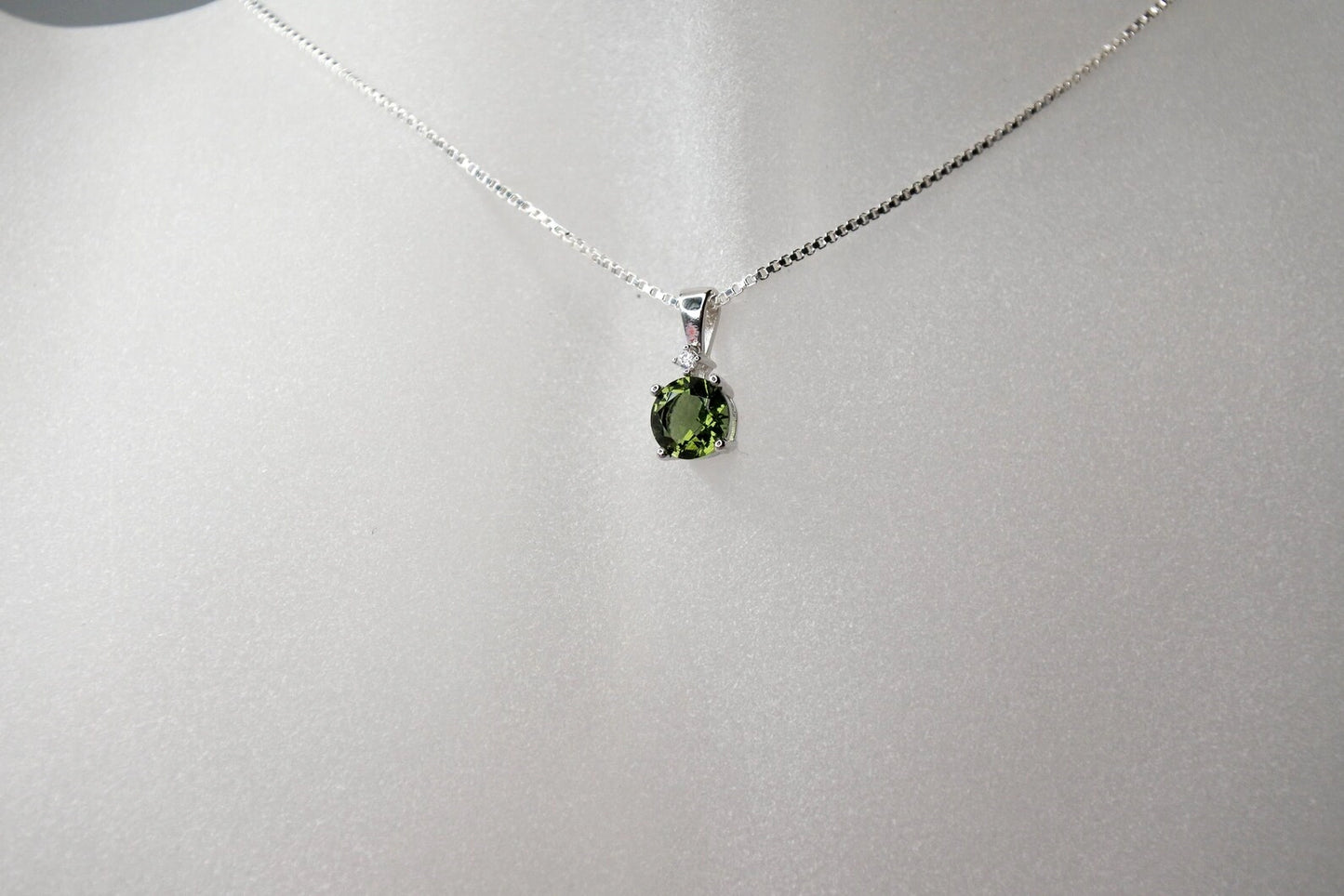 7 mm stone real MOLDAVITE Pendant Sterling Silver Moldavite jewelry from Czech Republic genuine moldavite pendant necklace with certificate