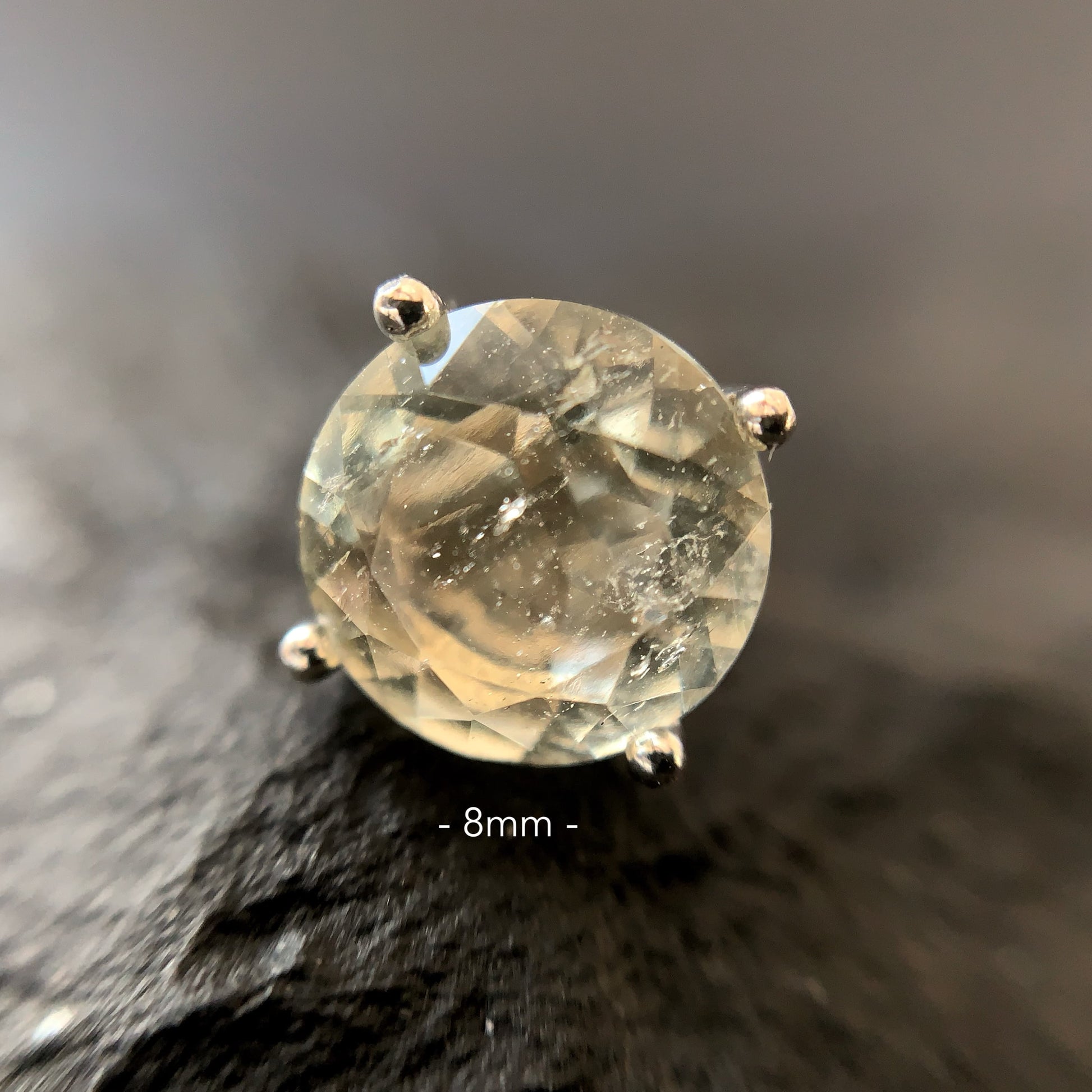 Close-up with 8mm Libyan desert glass