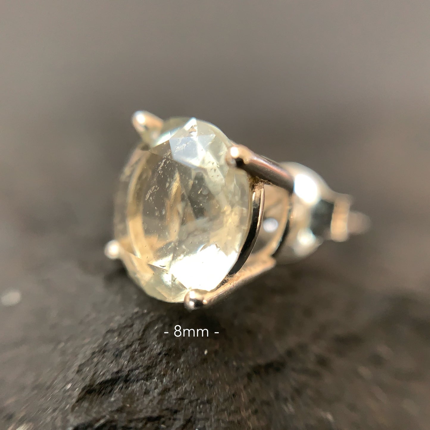 Close-up with 8mm Libyan desert glass