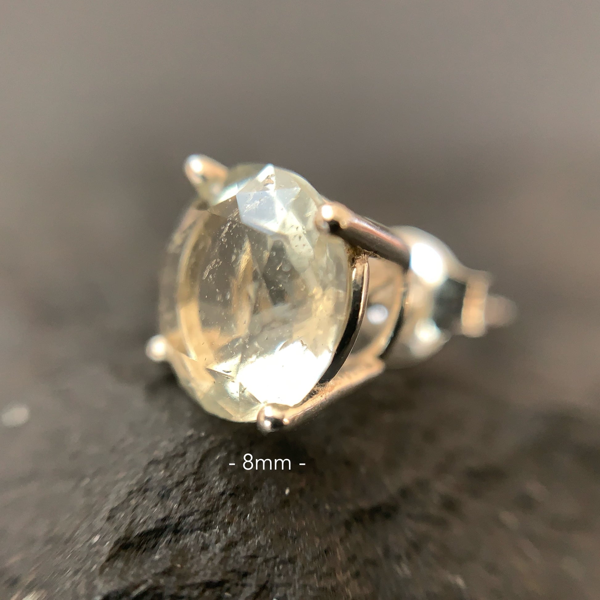 Close-up with 8mm Libyan desert glass