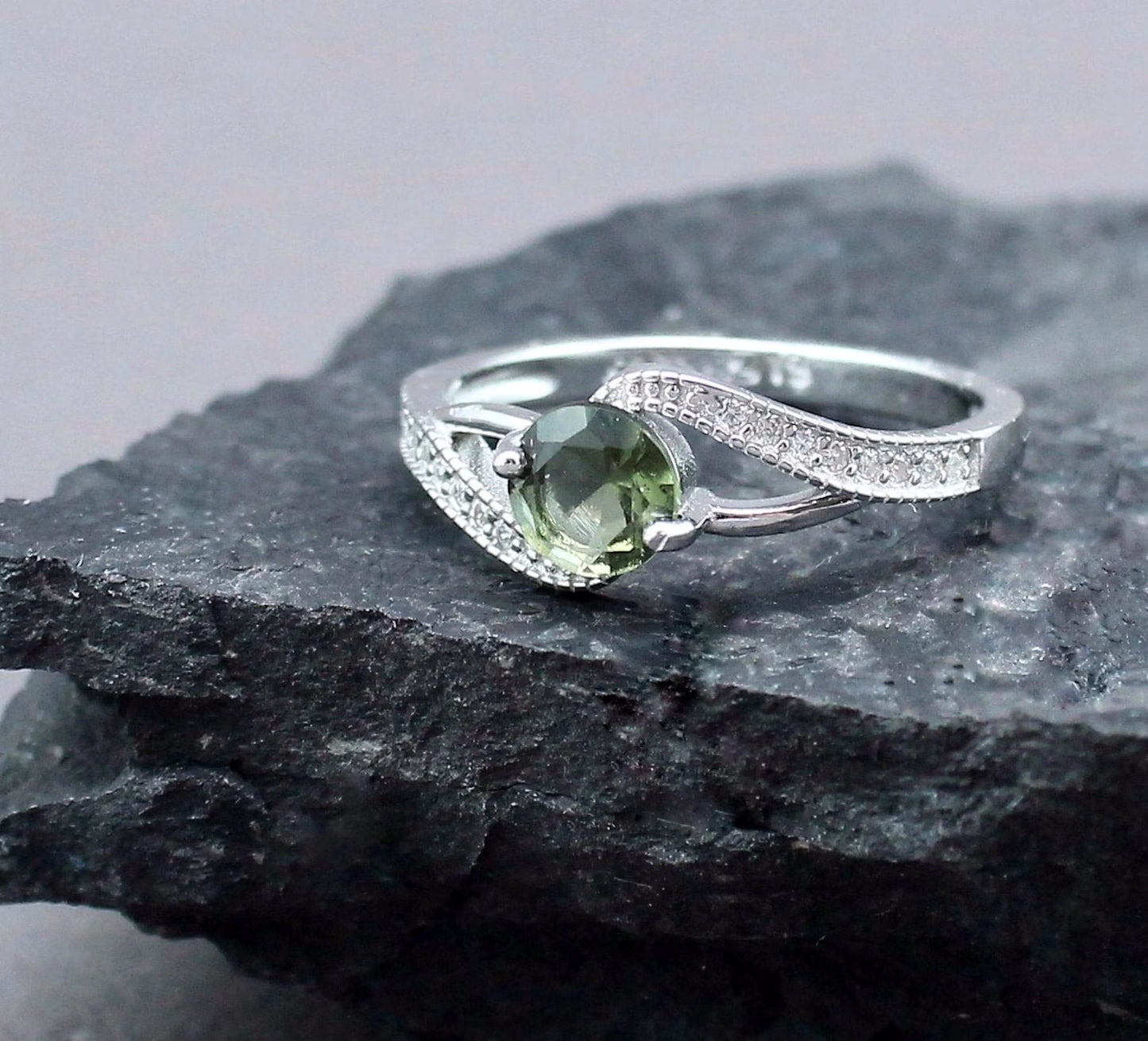 6 mm Genuine moldavite ring 6mm stone, real Moldavite ring Silver, Czech moldavite ring with certificate Moldavite jewelry Moldavite wedding ring