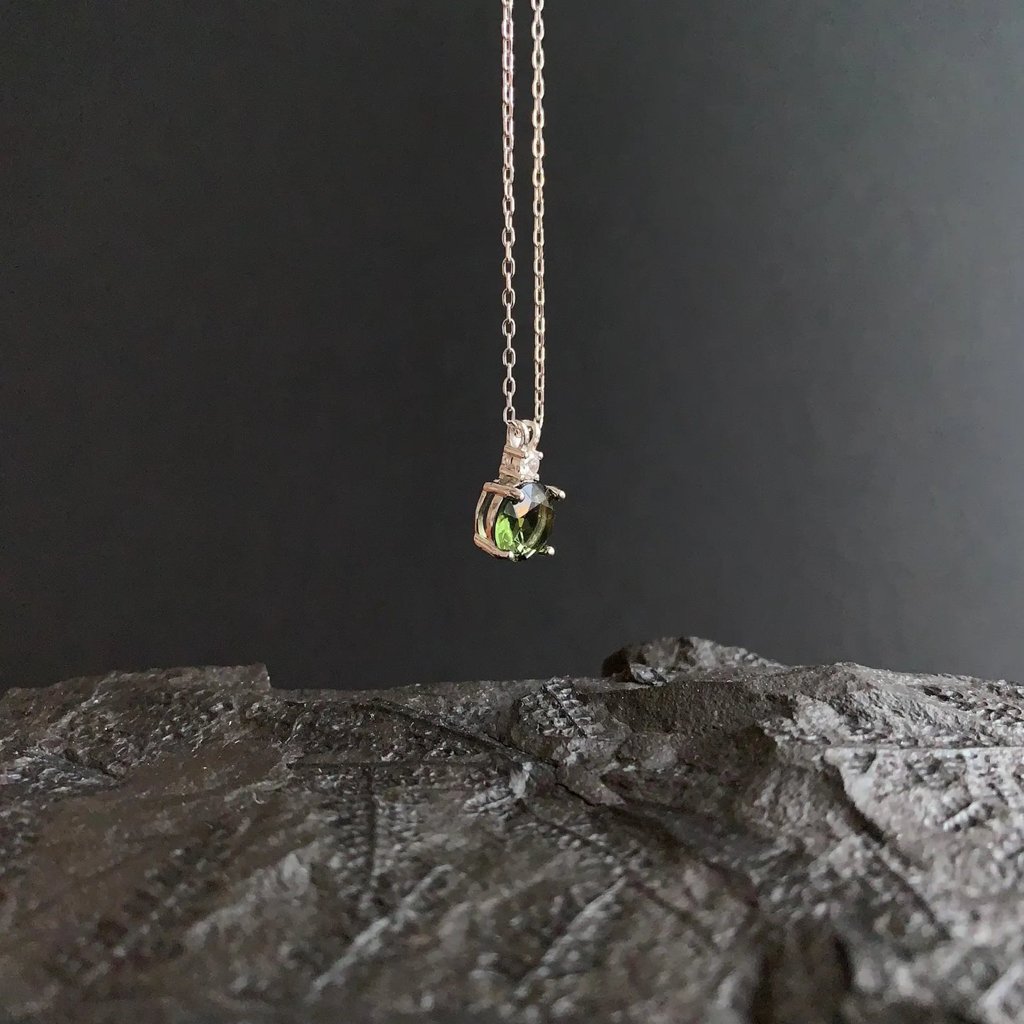 8 mm stone real MOLDAVITE Pendant Sterling Silver Moldavite jewelry from Czech Republic genuine moldavite pendant necklace with certificate